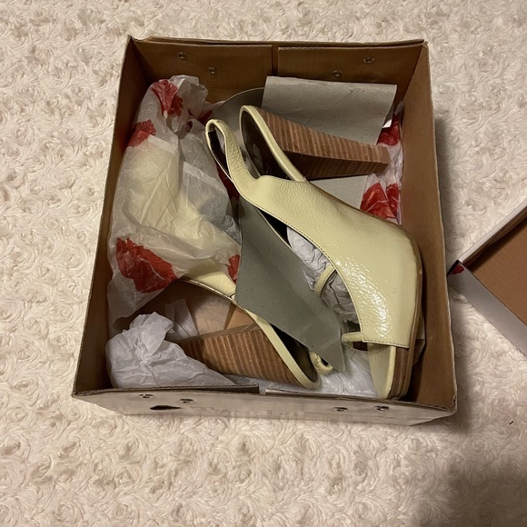 2 Lips Too 💥 Too Oddyssey platform sandal heels - Picture 3 of 9